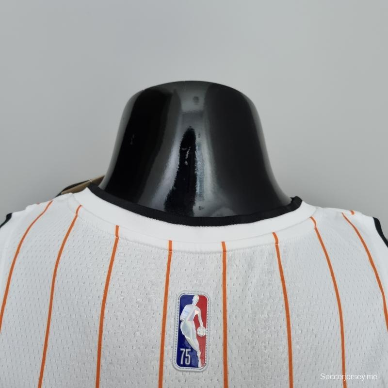 الذكرى 75 لقميص أورلاندو ماجيك أورلاندو ماغرادي ماجرادي رقم 1 باللونين الأبيض والبرتقالي في دوري كرة السلة الأمريكي للمحترفين
