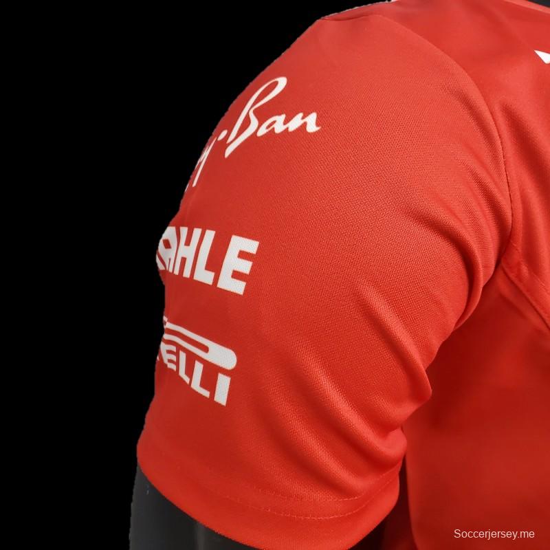 فورمولا 1 فورمولا 1؛ بدلة سباق فيراري حمراء
