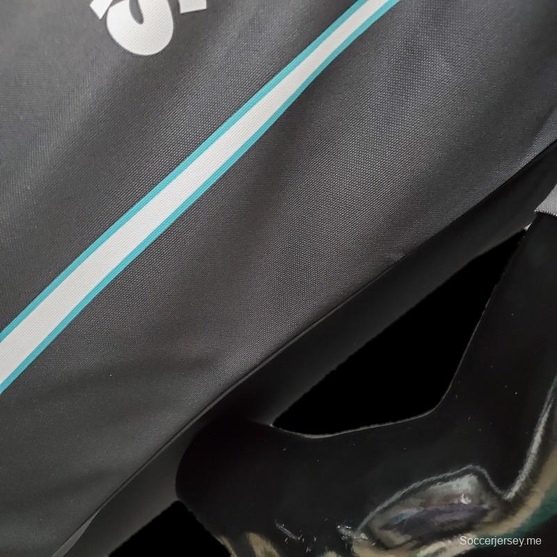 بدلة سباق الفورمولا 1 للفورمولا 1؛ 2021 مرسيدس بلاك
