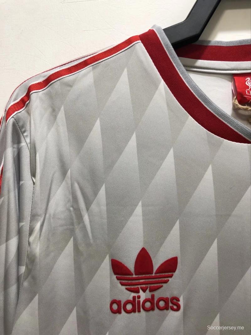 قميص كرة قدم ريترو 89/91 بأكمام طويلة لليفربول خارج ملعبه
