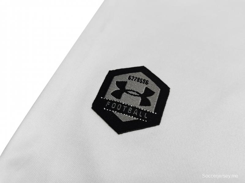 قميص نادي ديبورتيفو ديبورتيفو يونيفرسيداد كاتوليكا للأطفال 2021/22 ريترو 2021/22
