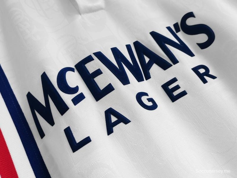 قميص كرة قدم رينجرز 1996/97 ريترو خارج ملعب رينجرز
