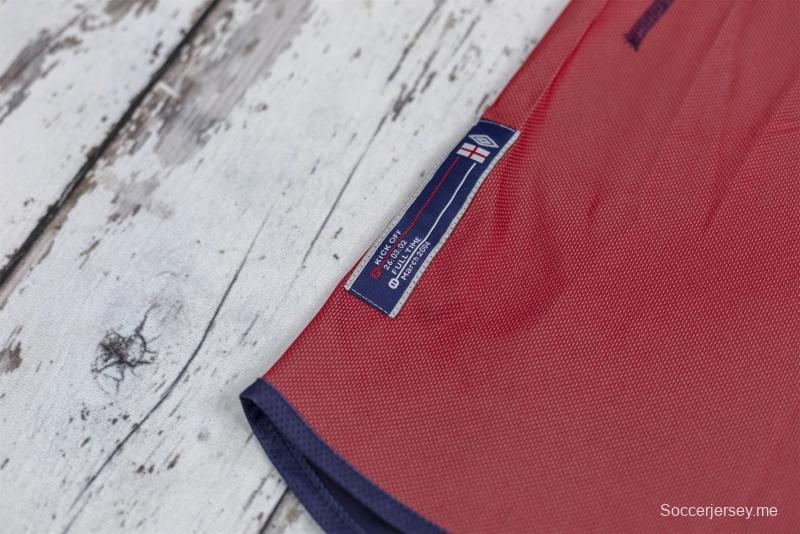 قميص كرة قدم ريترو إنجلترا 2002 قابل للانعكاس (أحمر/بحري)
