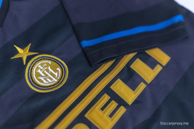 قميص كرة القدم RETRO 97/98 المباراة الثانية خارج الديار لإنتر ميلانو
