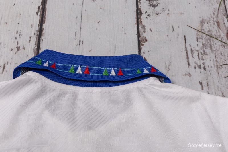 قميص كرة قدم إيطالي قديم موديل 1994 خارج الديار
