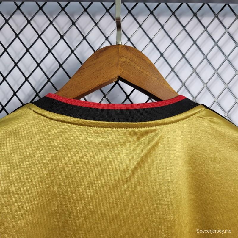 القميص الذهبي الثالث لموسم 2013/2014 لميلان ميلانو الموسم 2013/2014
