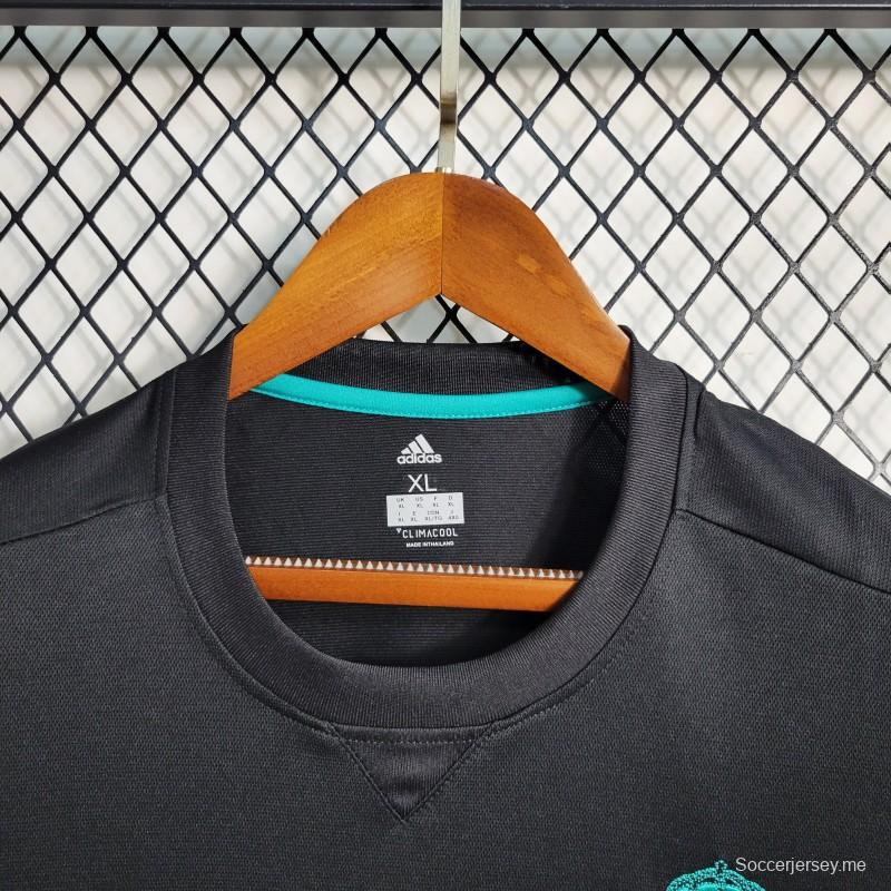 قميص ريترو بأكمام طويلة 17-18 ريال مدريد ذهاباً وإياباً أسود اللون
