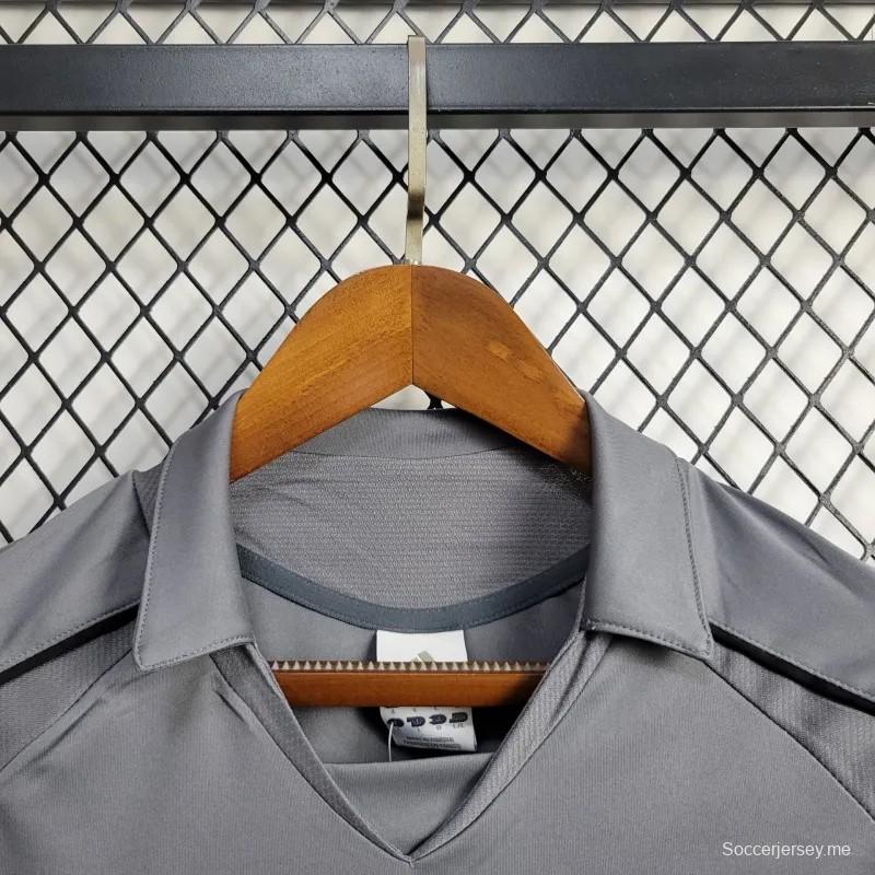قميص ريترو 05/06 ريال مدريد الثالث الرمادي القديم 05/06

