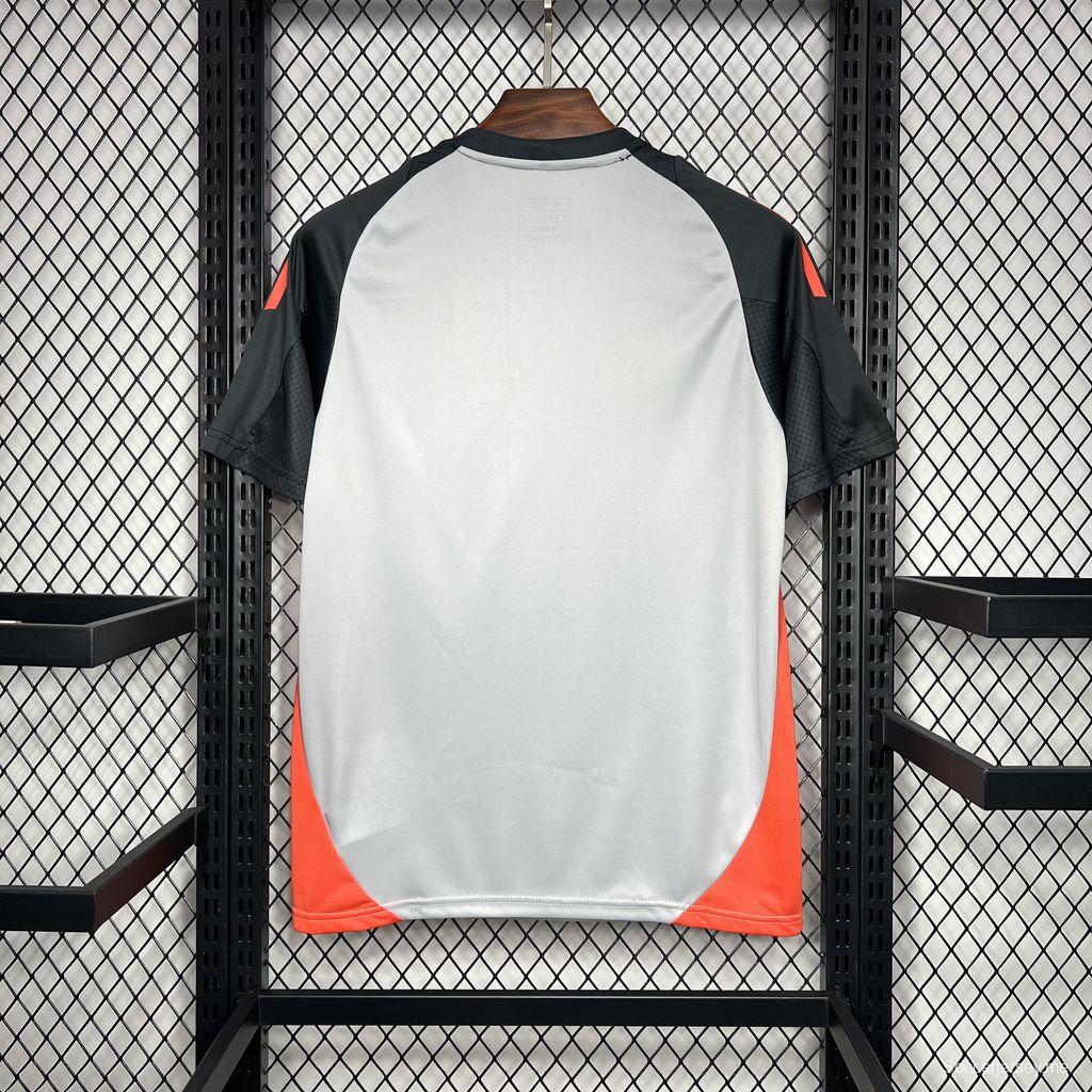 2024/25 قميص بنفيكا 2024/25 قبل المباراة
