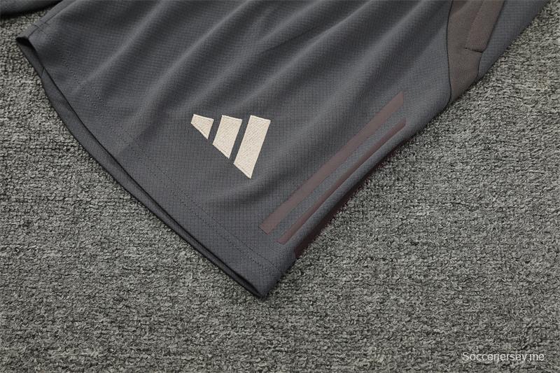 24/25 ريال مدريد قميص بأكمام قصيرة أسود/وردي + شورت بأكمام قصيرة أسود/وردي
