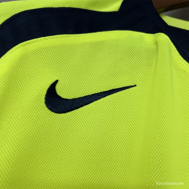 قميص برشلونة الرجعية 2005/2006 ذهاباً وإياباً