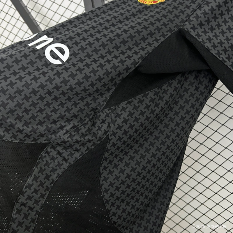 03/05 قميص مانشستر يونايتد القديم 03/05 قميص مانشستر يونايتد الخارجي