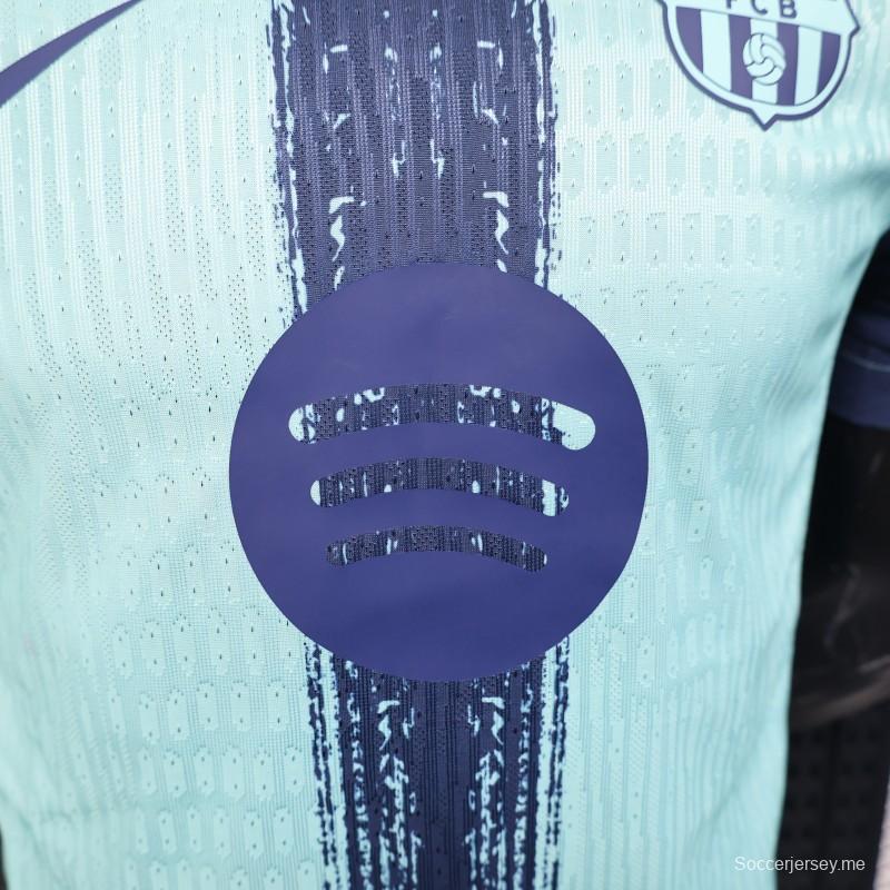 إصدار اللاعب 25/26 قميص برشلونة أزرق بمناسبة الذكرى 125 لتأسيسه باللون الأخضر النعناعي مع خط أزرق داكن ورعاية سبوتيفاي