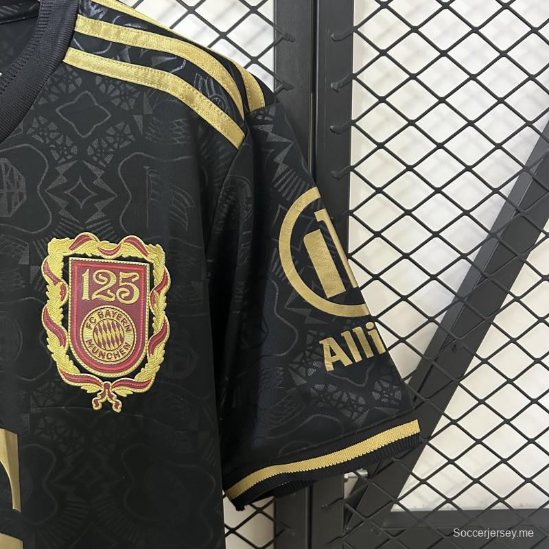 25/26 قميص بايرن ميونيخ بمناسبة مرور 125 عاماً على تأسيسه