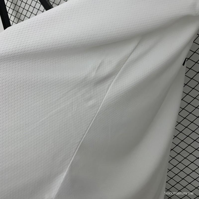 تي شيرت فورمولا 2025 فورمولا 1 AMG أبيض