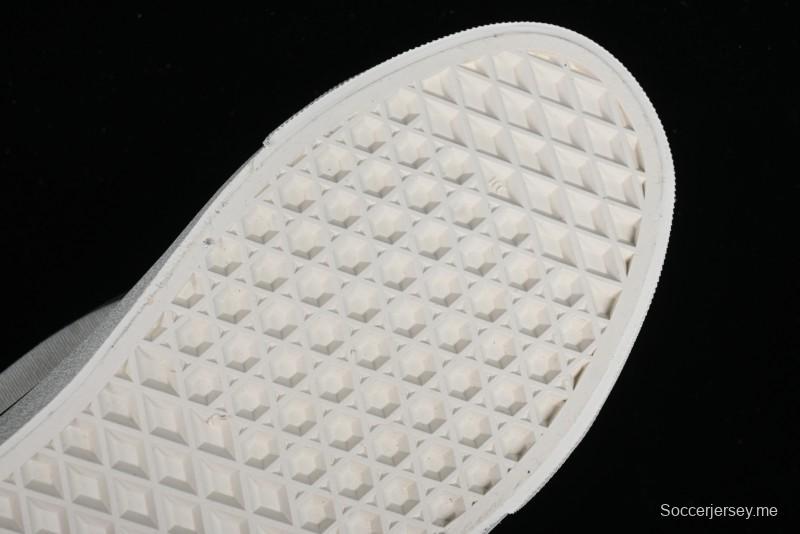 Vans Old Skool Reissue 136 Low-Top Skate Shoes with Detachable Cushioned Insole - VN000MT6KIG