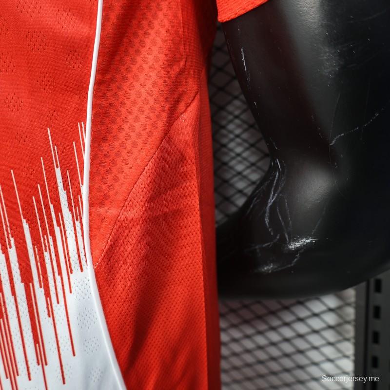 نسخة اللاعب 25/26 قميص فريق بايرن ميونيخ 25/26 على أرضه