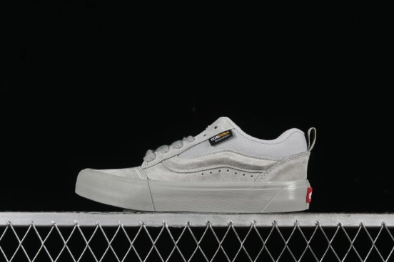 Vans Knu Skool Low Top Retro Casual Vulcanized Sneakers in Grey - VN000CRPBXC