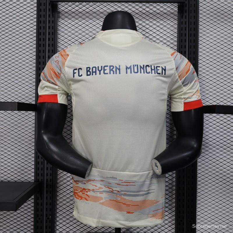 إصدار اللاعب 25/26 قميص بايرن ميونيخ خارج ملعبه