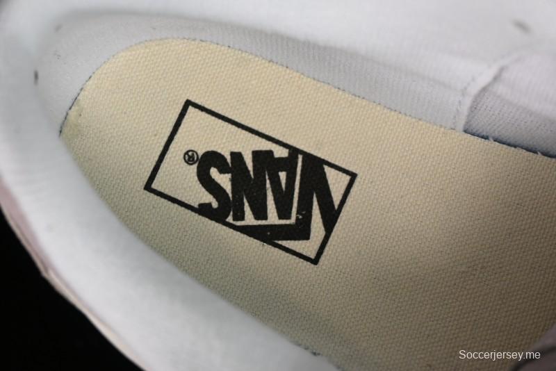 Vans Classics Knu Skool Retro Chunky Tongue Sneakers with Enlarged Toe and Breathable Mesh - VN000CRP0L08