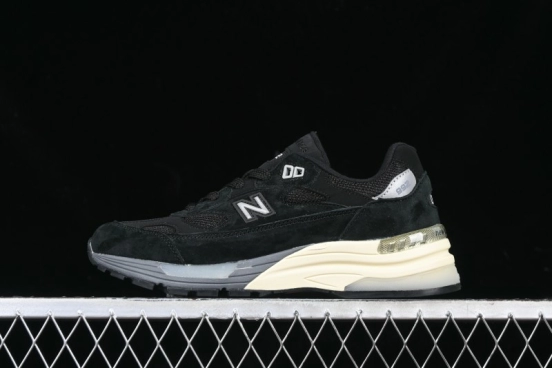 New Balance Made In USA 992 Classic Retro Running Shoes with Superior Cushioning - M992BL