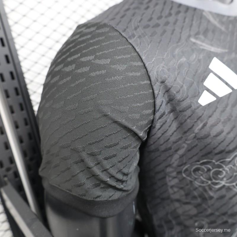 إصدار اللاعب 25/26 ريال مدريد أسود بتصميم التنين قميص ريال مدريد 25/26