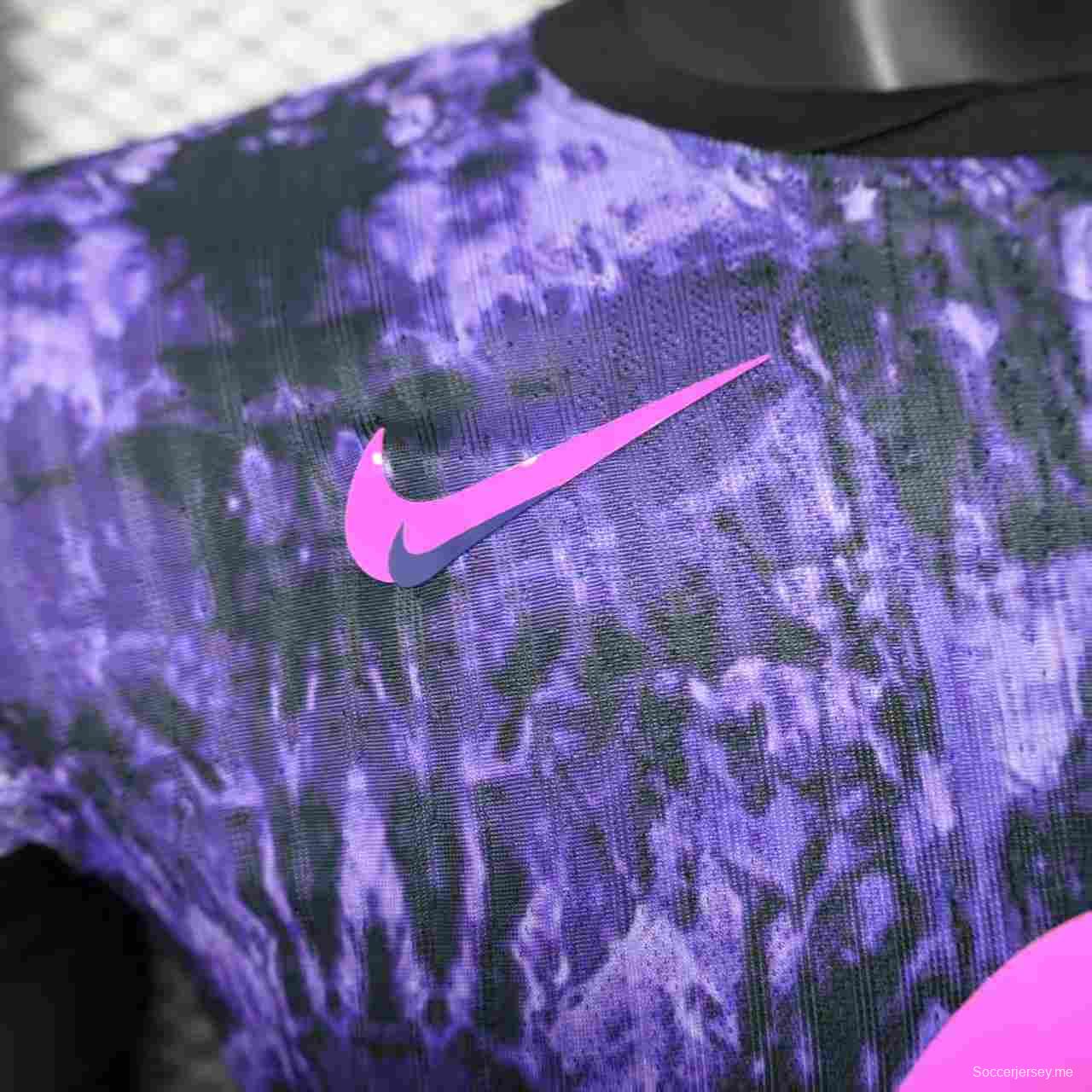 إصدار اللاعب 25/26 قميص نادي برشلونة باللون الأرجواني بتصميم رخامي