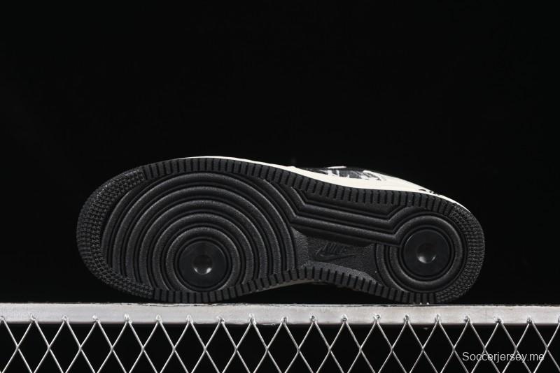 حذاء نايك اير فورس 1 '07 المنخفض من نايك اير فورس 1 '07 LV Collaboration باللون الكريمي أسود كاجوال - BZ6808-103