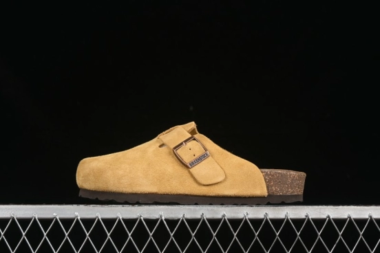 صندل اريزونا ذو وسادة قدم ناعمة من بيركنستوك أريزونا مع جلد الشامواه وبطانة من صوف اللامبسو - G.D4