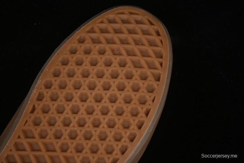 حذاء رياضي بريميوم اوثنتيك ريترو من فانس بنعل مطاطي شفاف - VN000CRCRQBYS