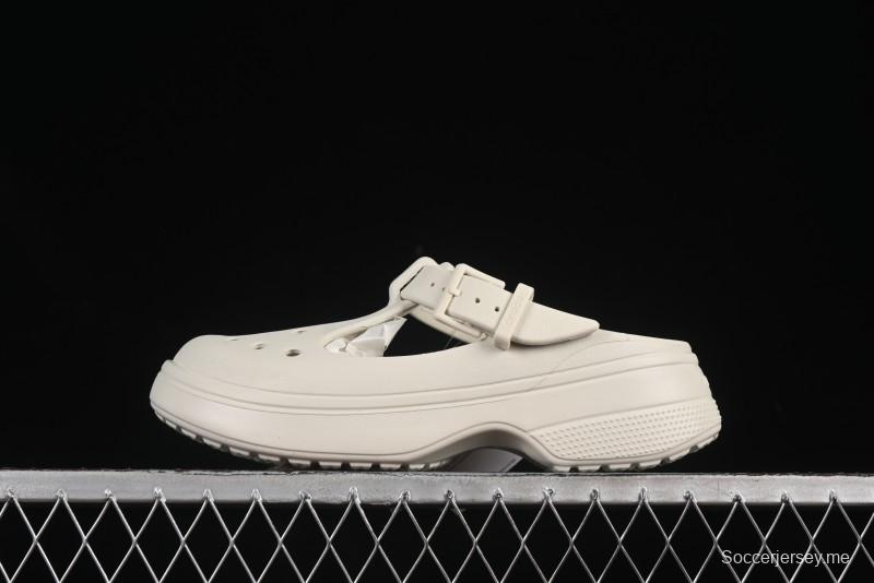 صنادل كروكس ماري جين كلاسيك كلاسيك كلاوج شاطئي بسيط من كروكس - B.D4