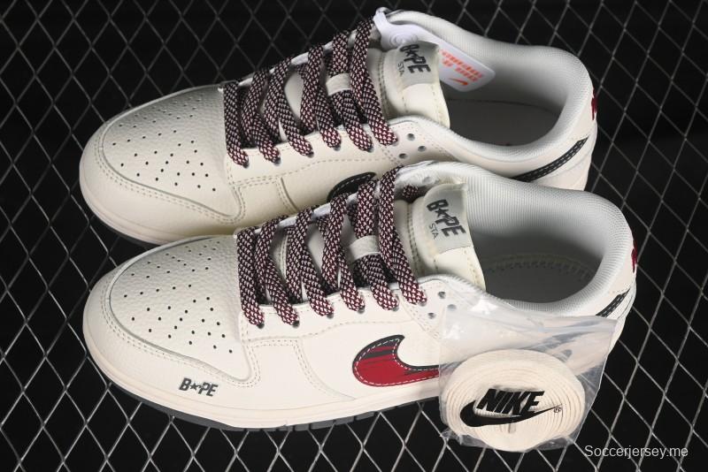 حذاء تزلج نايك SB Dunk Low BAPE Collaboration BAPE Collaboration Graffiti Red Swoosh Anniversary حذاء تزلج منخفض الكاجوال مخصص للذكرى السنوية - JJ2508-561