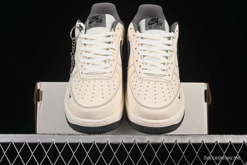 حذاء نايك اير فورس 1 '07 منخفض من نايك اير فورس 1 '07 من نايك جيفنشي بنمط تعاون جيفنشي حذاء رياضي كاجوال رمادي بيج - DF0188-057