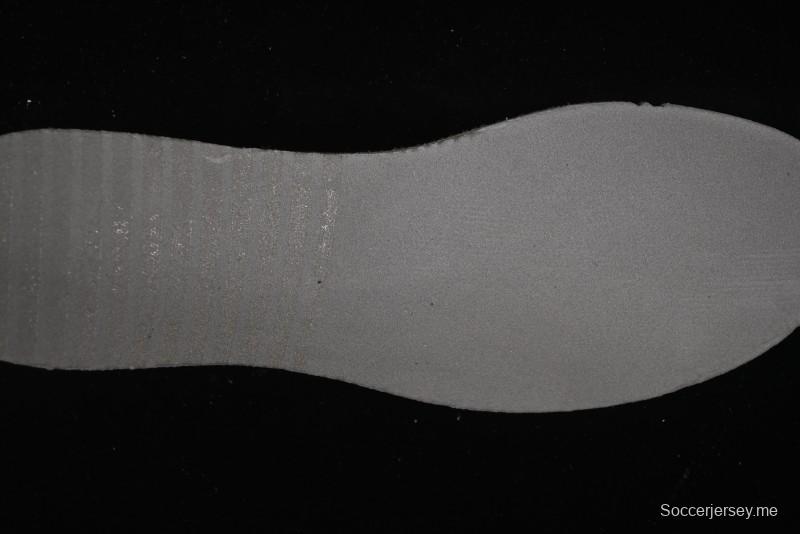 حذاء جري كلاسيكي كلاسيكي ريترو كلاسيكي من نايك في 5 رنر ميلينيوم بنعل وسطي من الفوم - HQ7901-102