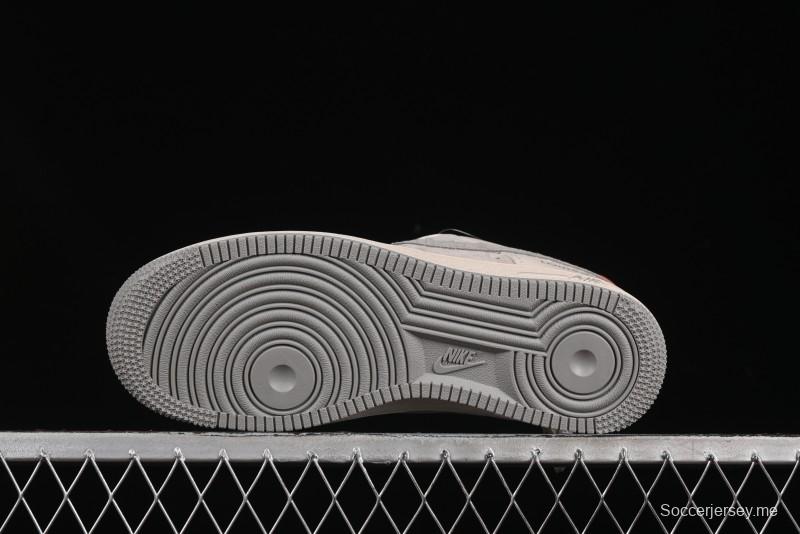 حذاء نايك اير فورس 1 '07 منخفض من نايك اير فورس 1 '07 LV Collaboration باللون البيج الرمادي مع أفعى سووش سنيكرز كاجوال - XX3168-130