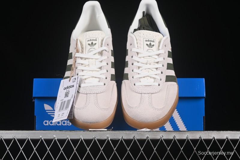 أديداس أوريجينالز جازيل من أديداس أوريجينالز حذاء رياضي كاجوال داخلي بتصميم مضاد للانزلاق ومقاوم للاهتراء - JH8821