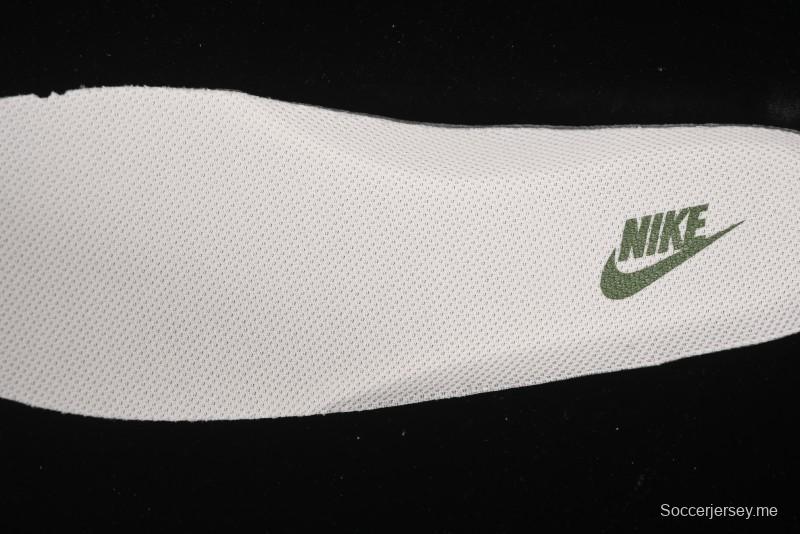 حذاء نايك اير فورس 1 '07 منخفض من نايك اير فورس 1 '07 تعاون ستوسي باللون الأخضر سووش وتطريز ذهبي كاجوال - XX3168-151