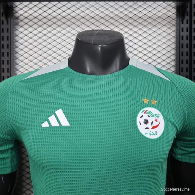 إصدار اللاعب 2025 قميص أخضر جزائري بلون أخضر سادة 2025