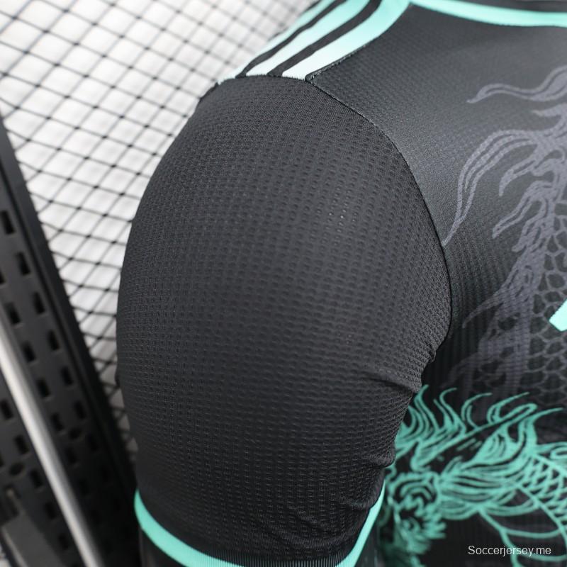 نسخة اللاعب 2025 قميص الجزائر أسود بنقشة تنين أخضر بالنعناع الأخضر