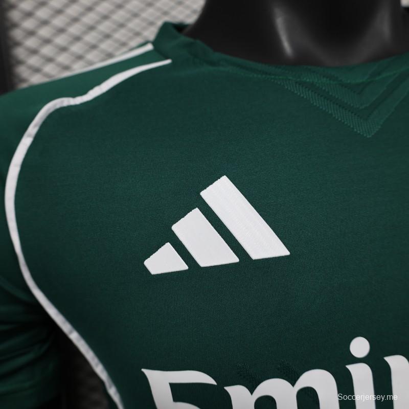 قميص ريال مدريد 25/26 نسخة اللاعب 25/26 أخضر بحواف بيضاء