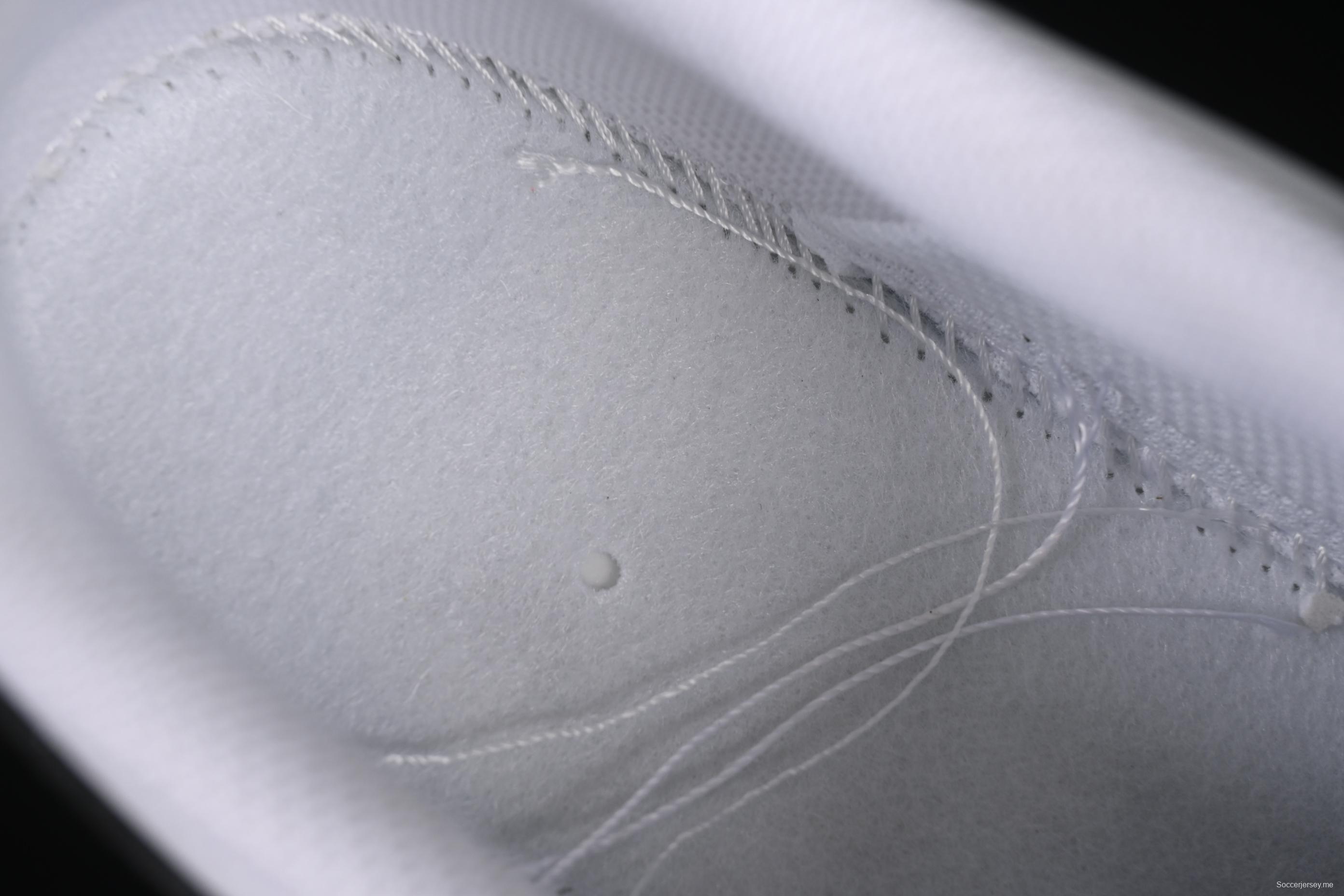 حذاء رياضي كاجوال منخفض من نايك إير فورس 1'07 بإطار أسود وشعار أخضر وتطريز ذهبي - ZH0316-075