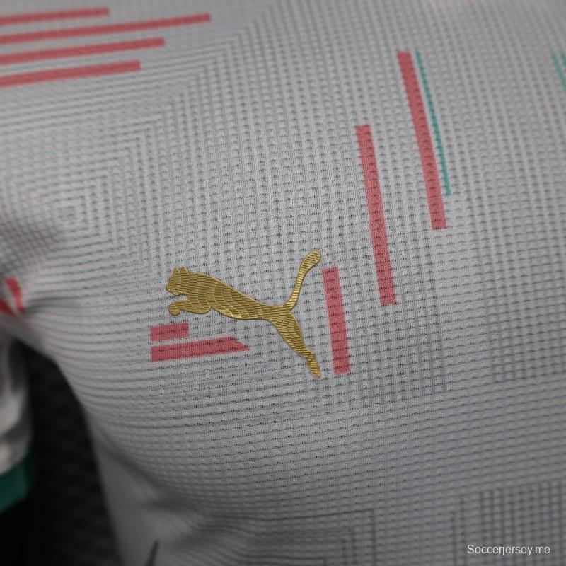 إصدار اللاعب 2025 قميص نادي مولودية الجزائر (MCA) الرئيسي الأبيض بتصميم شعار النادي