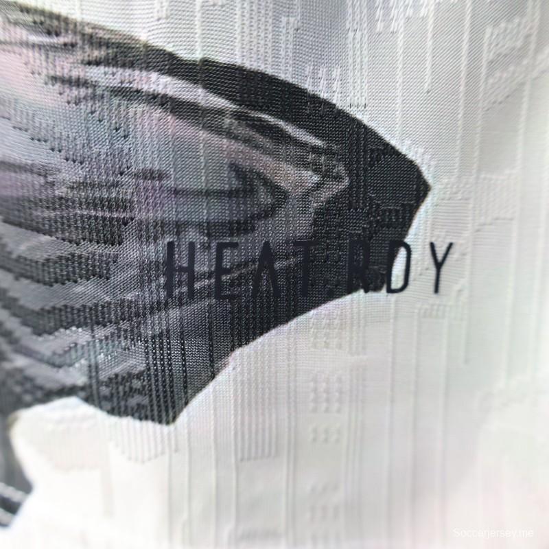 إصدار اللاعب 2025 قميص أبيض ياباني مع قميص دراغون بول غوكو جرافيك