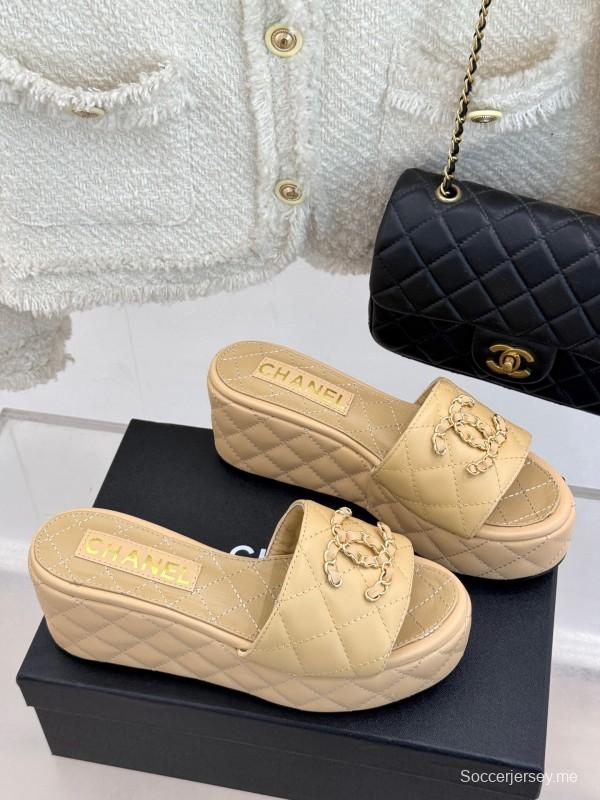 2025 Slippers Chanel Beige Leather Platform Quilted CC Chain