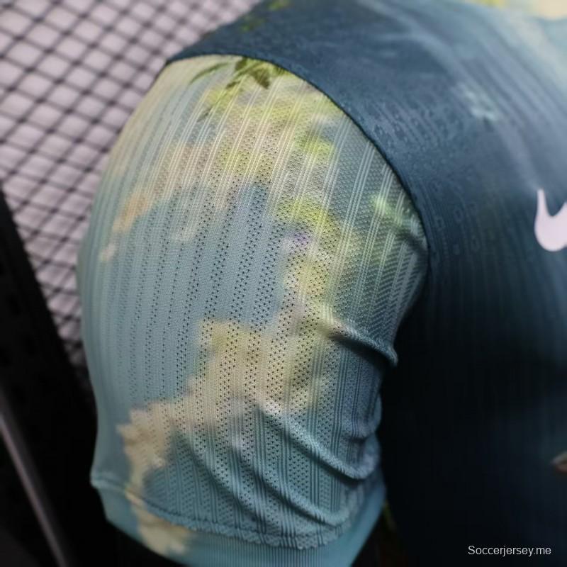 إصدار اللاعب 2025 قميص البرازيل باللون الأزرق الفاتح مع عمل فني ديني ليسوع المسيح