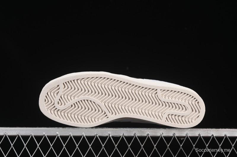 أديداس بابي سوبرستار سنيكرز كاجوال بتصميم صدفي من الأمام - JR2701