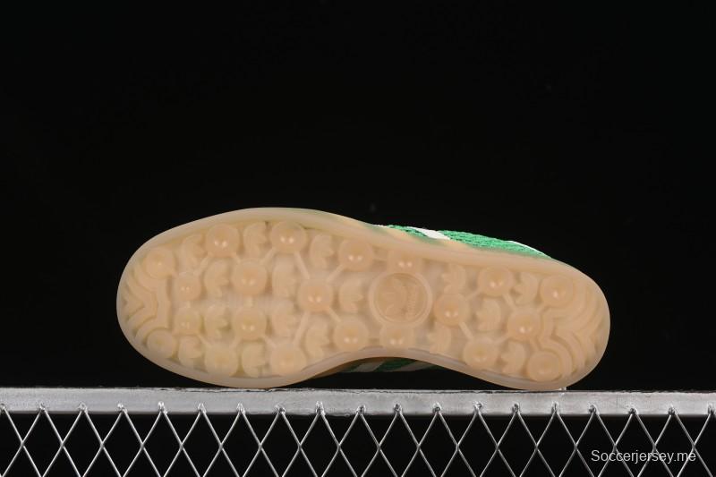 حذاء التزلج المنخفض المقاوم للانزلاق والمقاوم للاهتراء من أديداس أوريجينالز جازيل إندور ريترو - JH5417