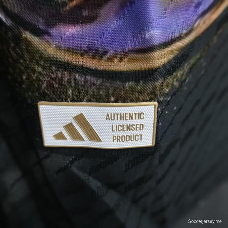 إصدار اللاعب 25/26 ريال مدريد أسود بنقوش فنية تجريدية ملونة قميص ريال مدريد 25/26