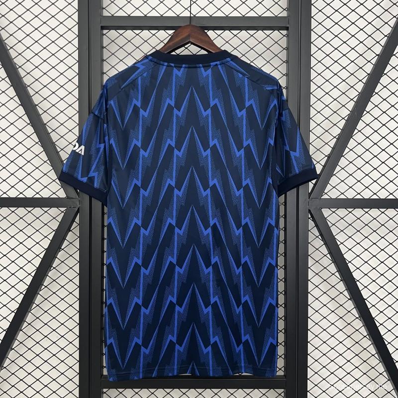 25/26 قميص أرسنال خارج ملعبه