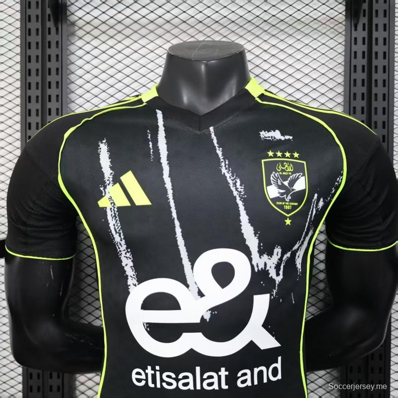 نسخة اللاعب 25/26 قميص النادي الأهلي خارج ملعب النادي الأهلي الأسود